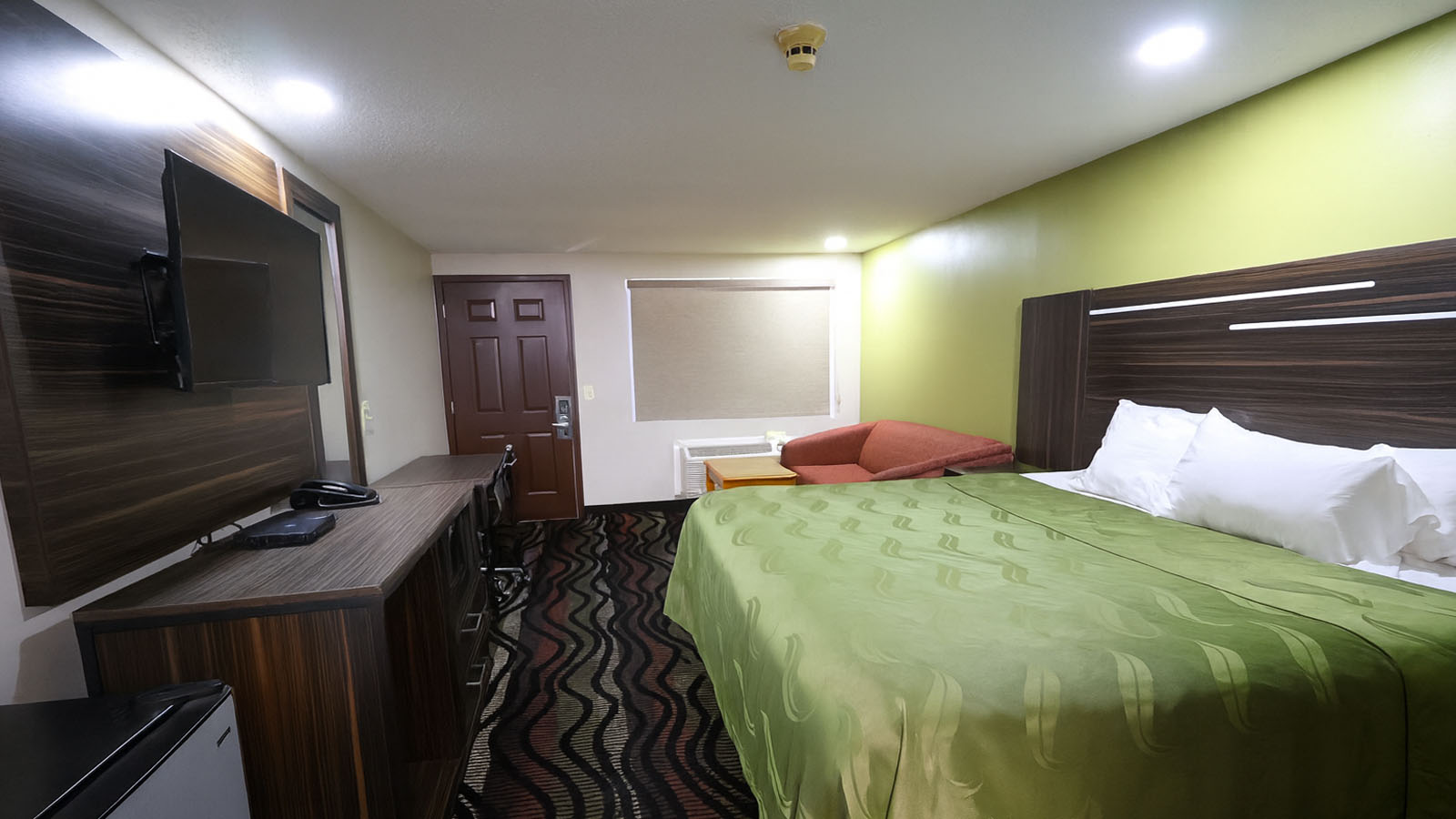 Attractive Room With King Bed Attractive Room With King Bed